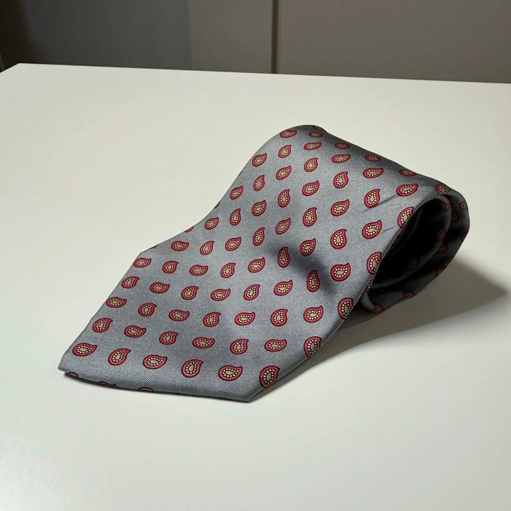 Valentino Giovanni Tie Mens OS Gray Red Paisley Silk Italian Luxury‎ Necktie